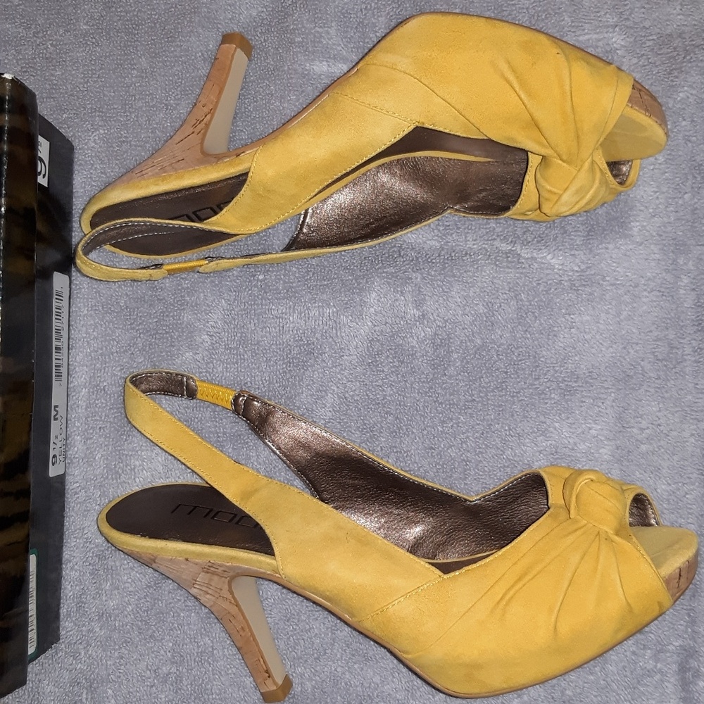 Shoes - Picture 3 of 4
